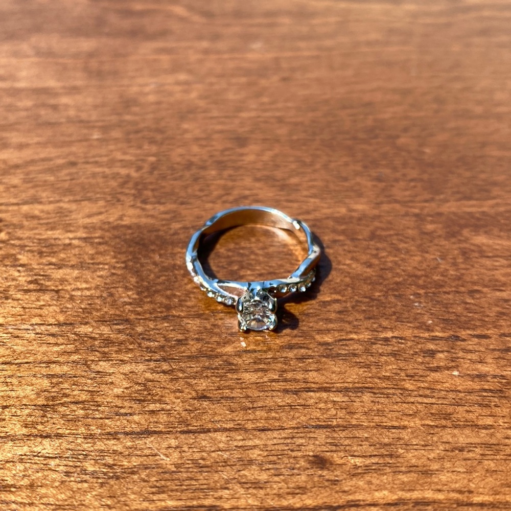 Cubic Zerconia/Rhinestone Ring - Picture 2 of 4